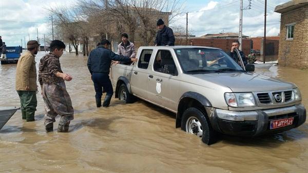 یاری رسانی یگان حفاظت اداره کل میراث فرهنگی استان گلستان به سیل زدگان، توزیع غذای گرم بین مردم