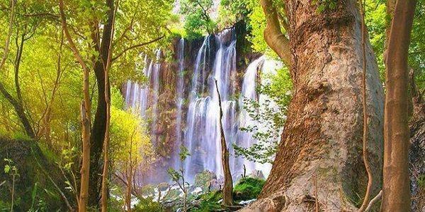 آبشار زرد لیمه یکی از زیباترین جاذبه های طبیعی شهرکرد است
